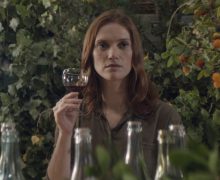 Cinegiornale.net il-nettare-degli-dei-2-recensione-della-nuova-stagione-della-serie-appletv-sul-mondo-del-vino-220x180 Il Nettare degli Dei 2: recensione della nuova stagione della serie AppleTv sul mondo del vino  News Recensioni  
